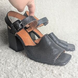 L'INTERVALLE Heel Sandals Women Size 40 =  9-9.5 US Black Color Snake Pattern